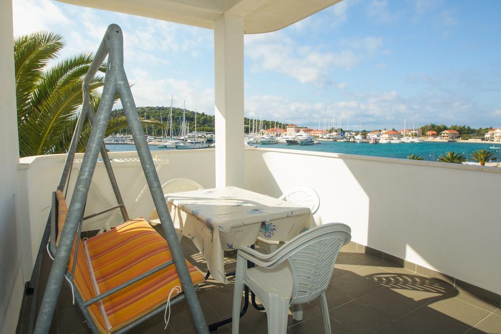 Apartments Jerkunica Rogoznica  Szoba fotó