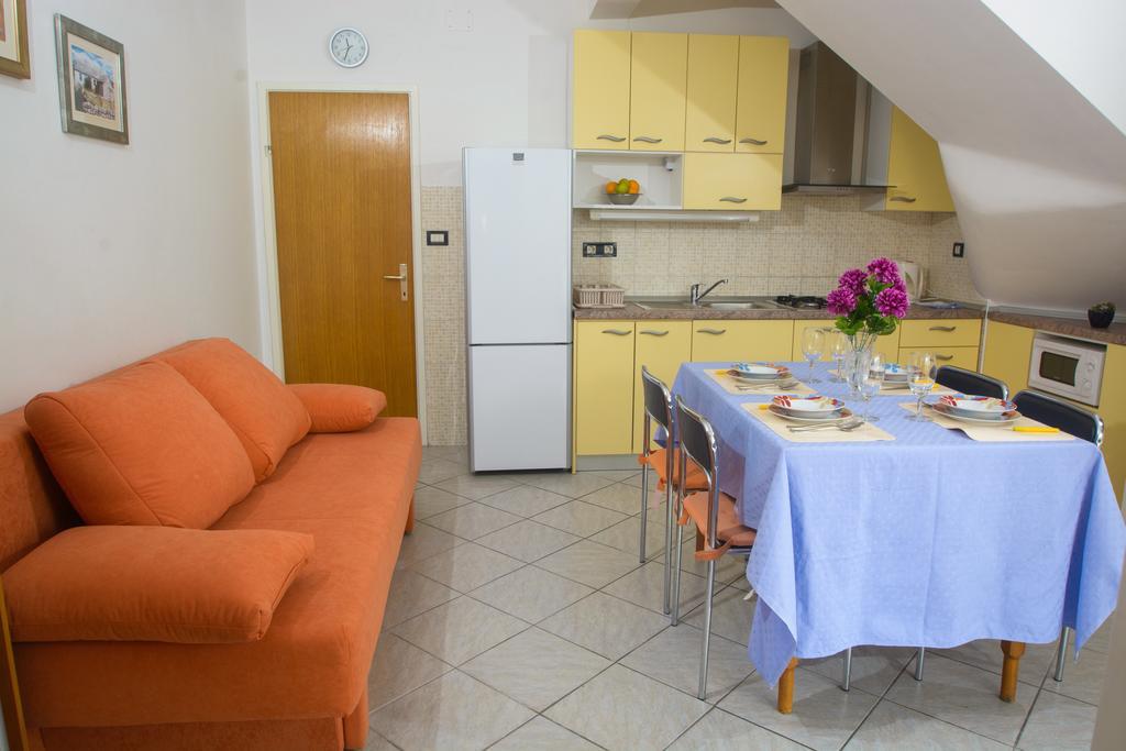 Apartments Jerkunica Rogoznica  Szoba fotó